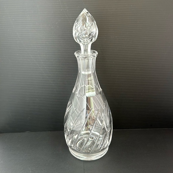 Decanter by Stuart England Signed Crystal ‘Lyric’ Swirl and Leaf Pattern 11”H - Picture 2 of 11